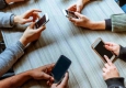 Ruim helft Nederlanders kan geen week zonder smartphone